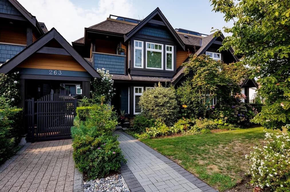 2 263 E 5TH STREET, North Vancouver, BC — Residential for Sale - Main Photo