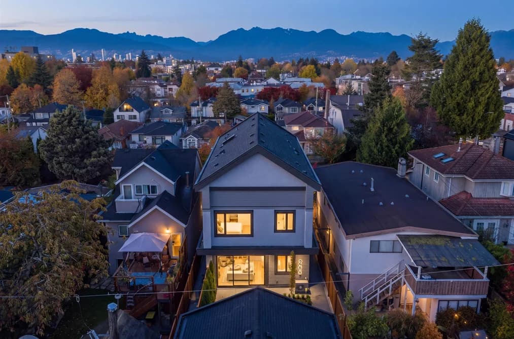2-266 E 38 Avenue, Vancouver, BC - Half Duplex for Sale - Photo 2 of 26 2-266 E 38 Avenue, Vancouver, BC - Half Duplex for Sale - Photo 2 of 26