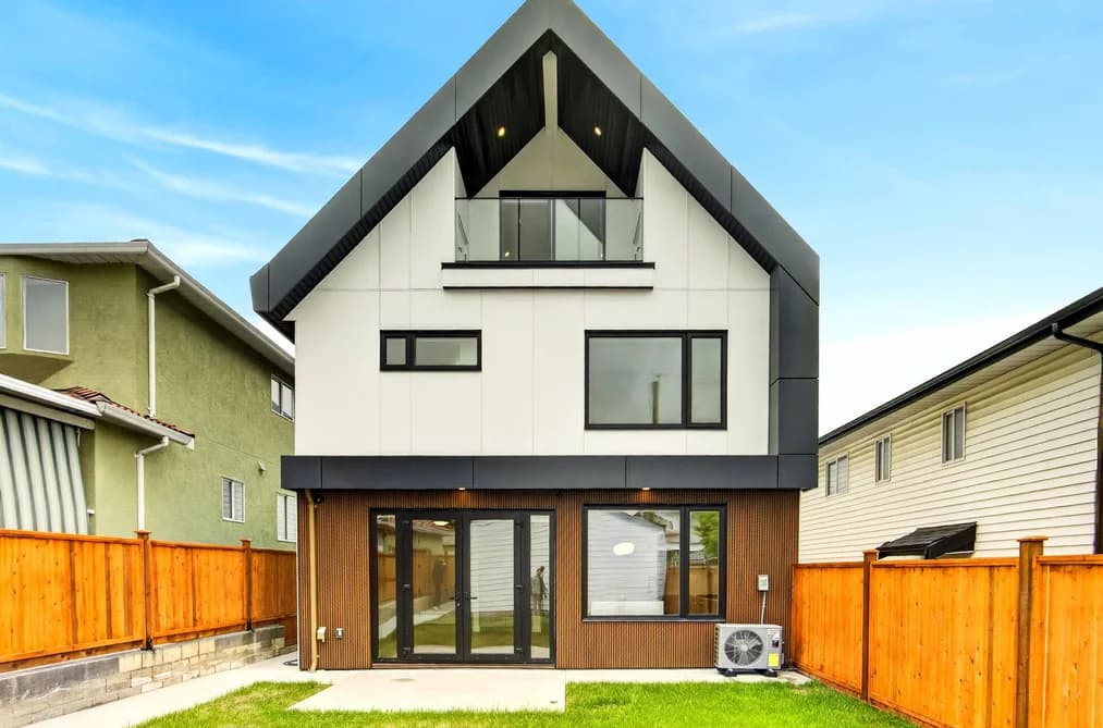 2 2741 E 7TH AVENUE, Vancouver, BC — Residential for Sale - Main Photo