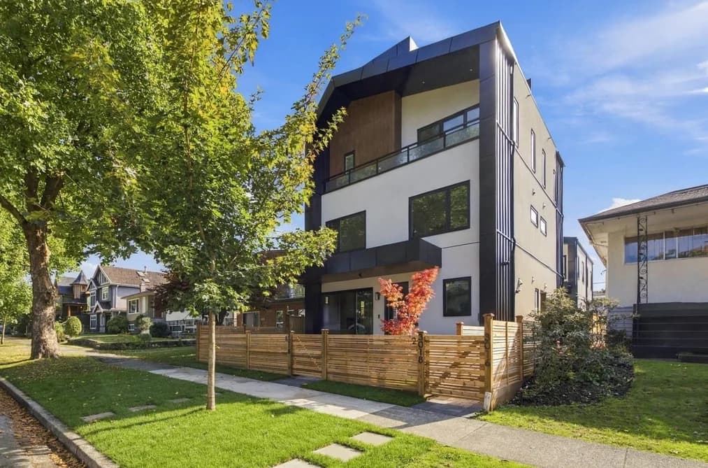 2 3018 E 19TH AVENUE, Vancouver, BC — Residential for Sale - Main Photo