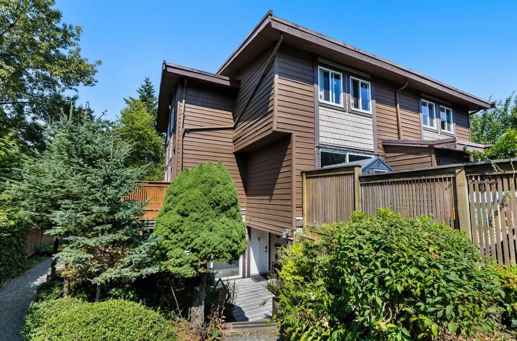 2 302 HIGHLAND WAY, Port Moody, BC — Residential for Sale - Main Photo