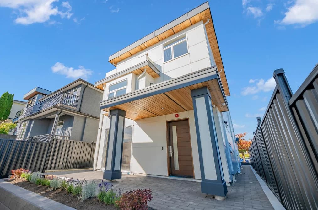 2 3034 E 5TH AVENUE, Vancouver, BC — Residential for Sale - Photo 2