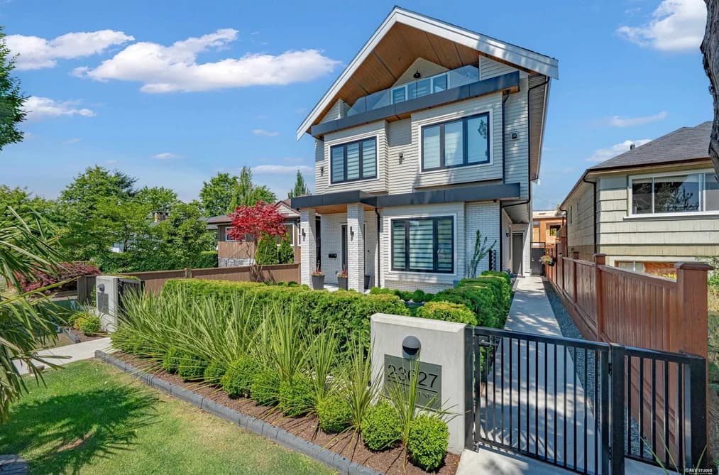 2 3627 E 45TH AVENUE, Vancouver, BC — Residential for Sale - Photo 2