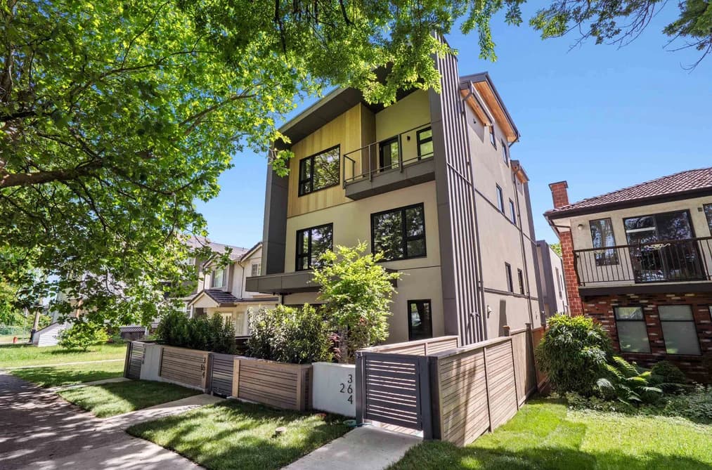 2 364 E 23RD AVENUE, Vancouver, BC — Residential for Sale - Main Photo