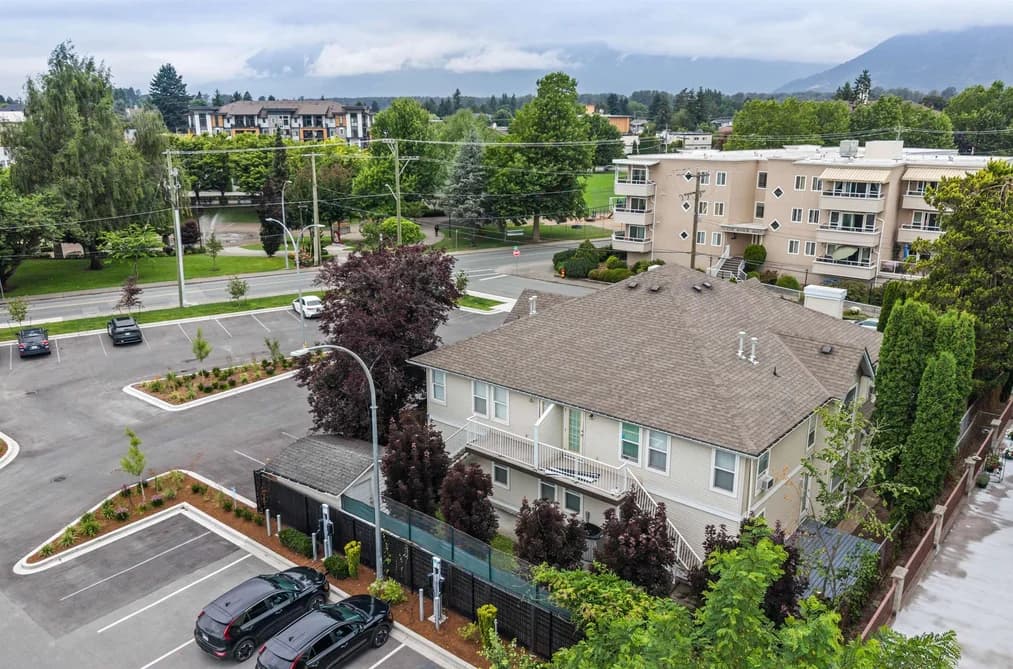 2 46008 BOLE AVENUE, Chilliwack, BC — Residential Income for Sale - Photo 2