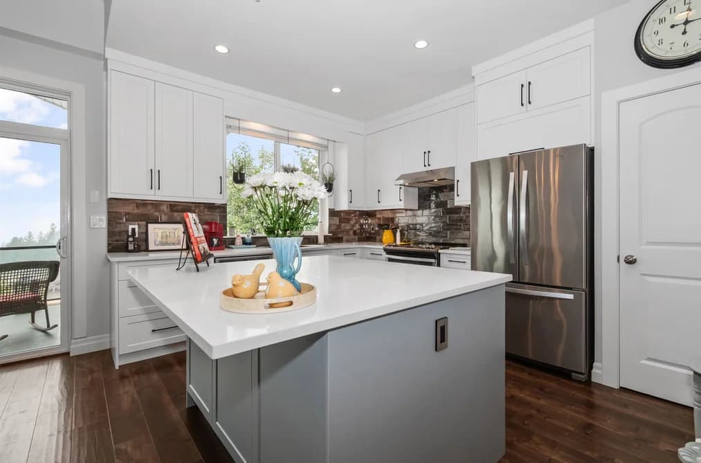 2 47045 SYLVAN DRIVE, Chilliwack, BC — Residential for Sale - Photo 2