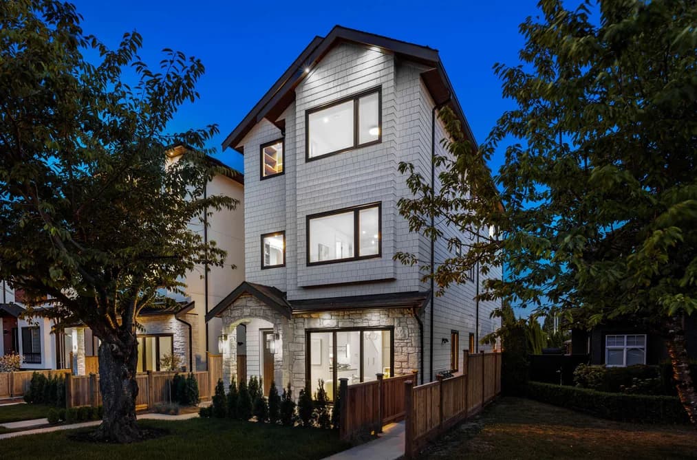 2 6682 NAPIER STREET, Burnaby, BC — Residential for Sale - Main Photo
