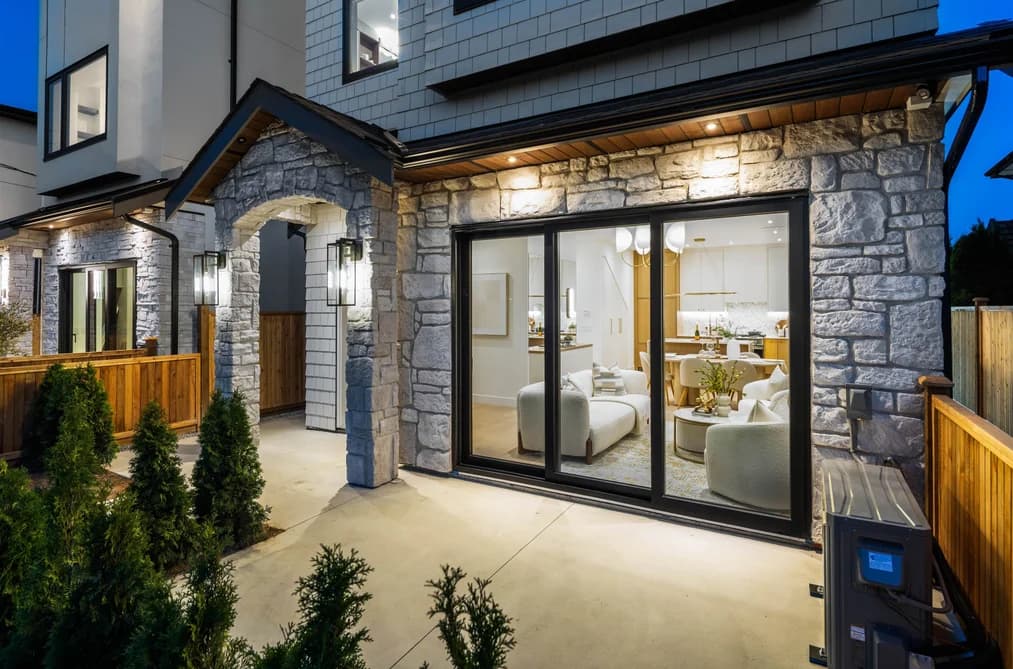 2 6682 NAPIER STREET, Burnaby, BC — Residential for Sale - Photo 2