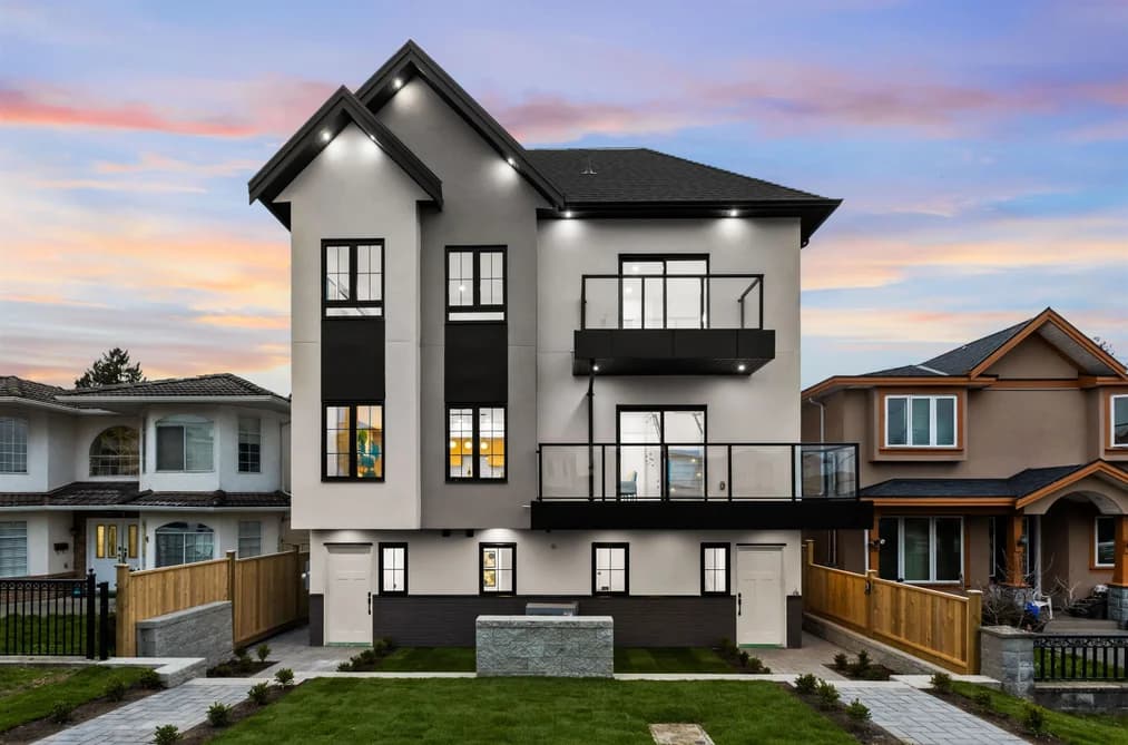 2 7353 12TH AVENUE, Burnaby, BC — Residential for Sale - Main Photo