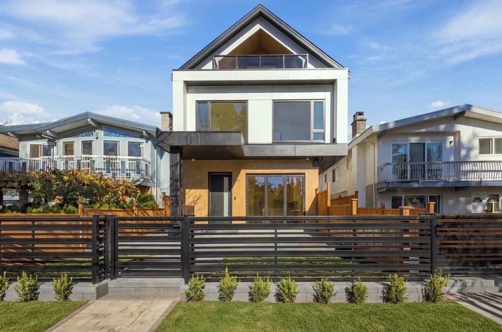 2 841 E 39TH AVENUE, Vancouver, BC — Residential for Sale - Main Photo