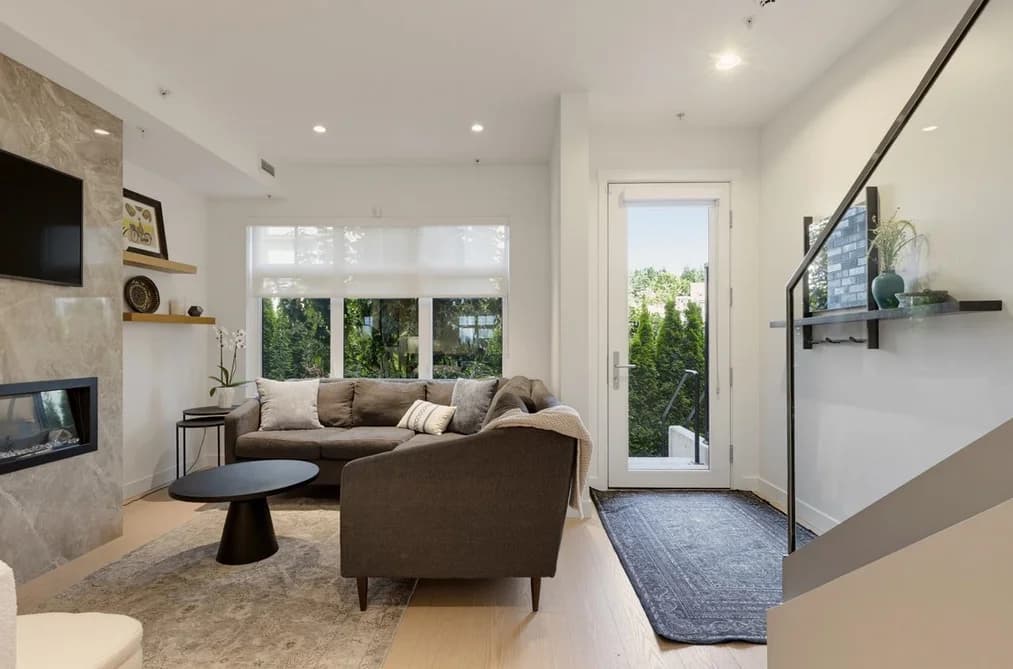20 1960 GLENAIRE DRIVE, North Vancouver, BC — Residential for Sale - Photo 2