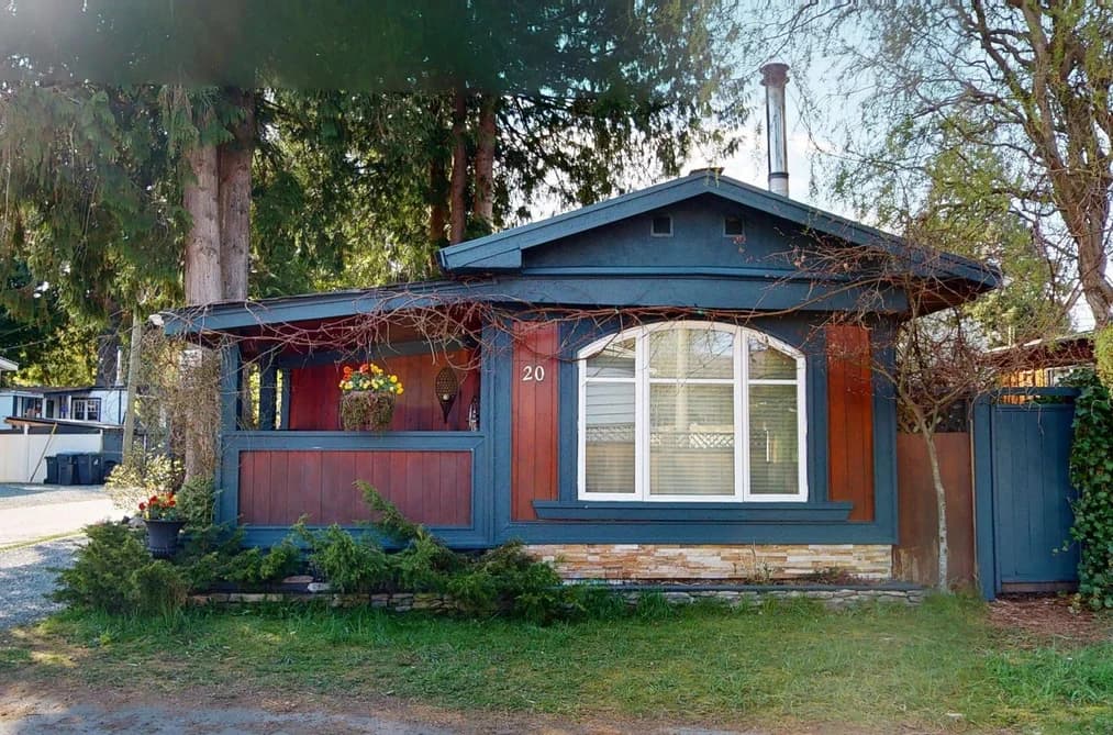 20 40022 GOVERNMENT ROAD, Squamish, BC — Residential for Sale - Main Photo