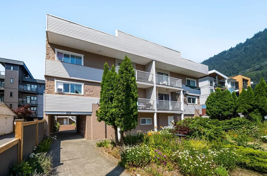20 450 ESPLANADE AVENUE, Harrison Hot Springs, BC — Residential for Sale - Photo 2
