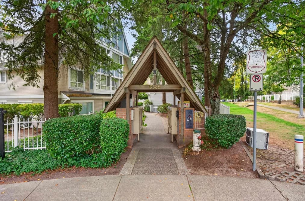 20 6588 SOUTHOAKS CRESCENT, Burnaby, BC — Residential for Sale - Photo 2