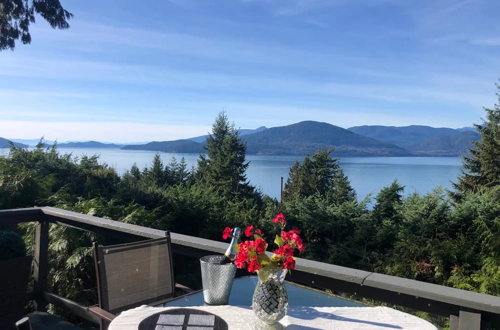 20 OCEANVIEW ROAD, Lions Bay, BC — Residential for Sale - Main Photo