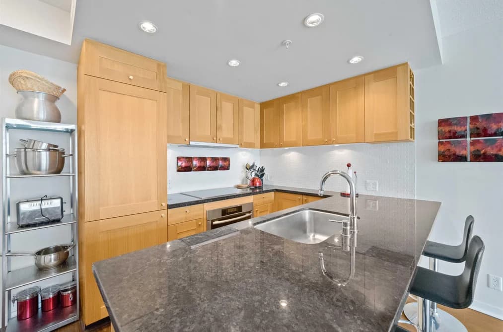 2001 821 CAMBIE STREET, Vancouver, BC — Residential for Sale - Photo 2
