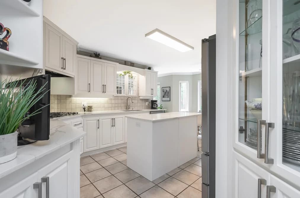 201 14934 THRIFT AVENUE, White Rock, BC — Residential for Sale - Photo 2