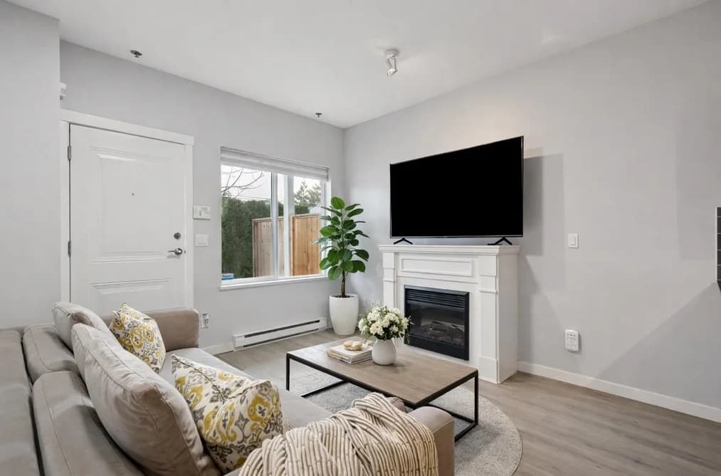 201 1661 FRASER AVENUE, Port Coquitlam, BC — Residential for Sale - Photo 2