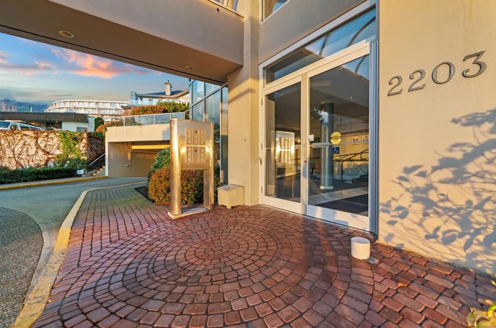 201 2203 BELLEVUE AVENUE, West Vancouver, BC — Residential for Sale - Main Photo