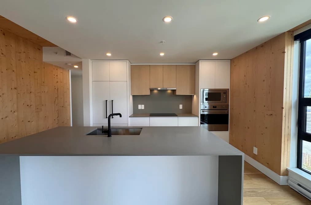 201 310 SALTER STREET, New Westminster, BC — Residential for Sale - Photo 2