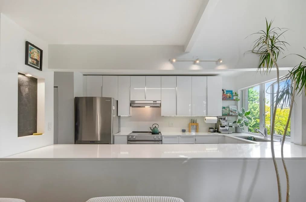201 3465 GLEN DRIVE, Vancouver, BC — Residential for Sale - Photo 2