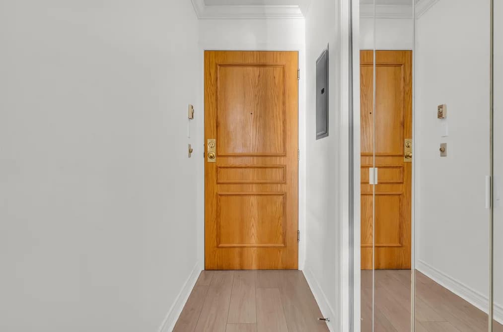 201 588 16TH STREET, West Vancouver, BC — Residential for Sale - Photo 2