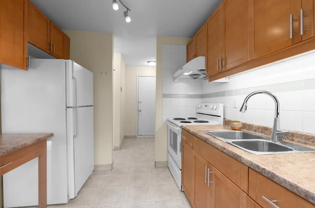 201 9153 SATURNA DRIVE, Burnaby, BC — Residential for Sale - Photo 2
