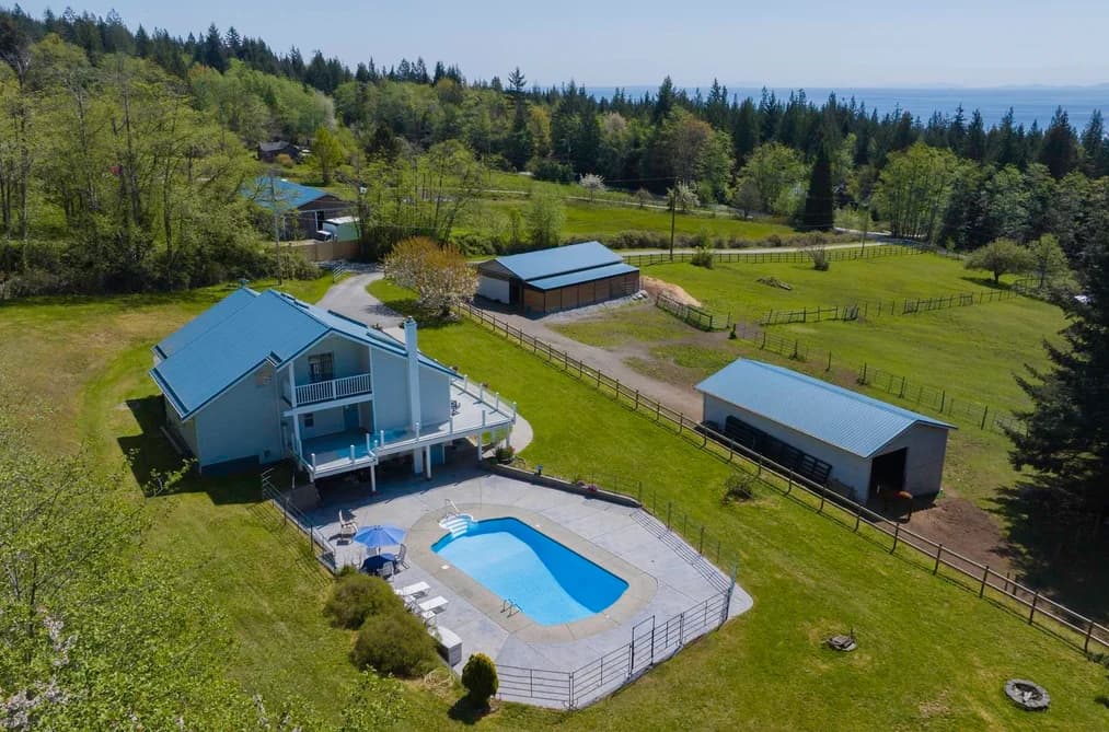 2010 RANCH ROAD, Roberts Creek, BC — Residential for Sale - Photo 2