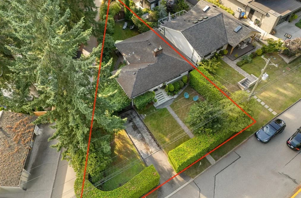 2011 BRIDGMAN AVENUE, North Vancouver, BC — Residential for Sale - Photo 2