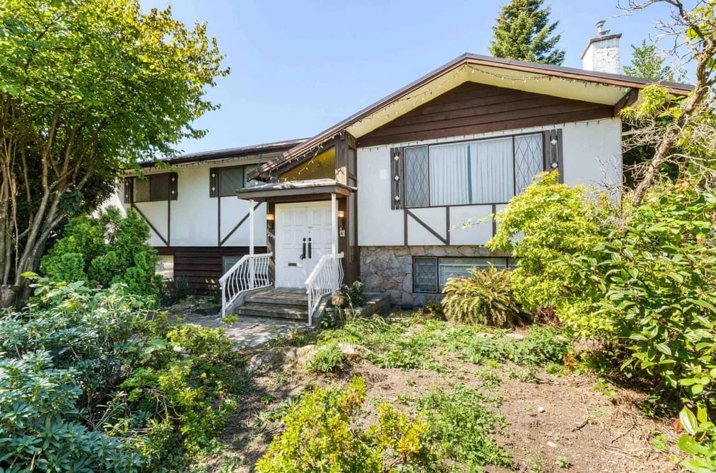 2019 PAULUS CRESCENT, Burnaby, BC — Residential for Sale - Photo 2