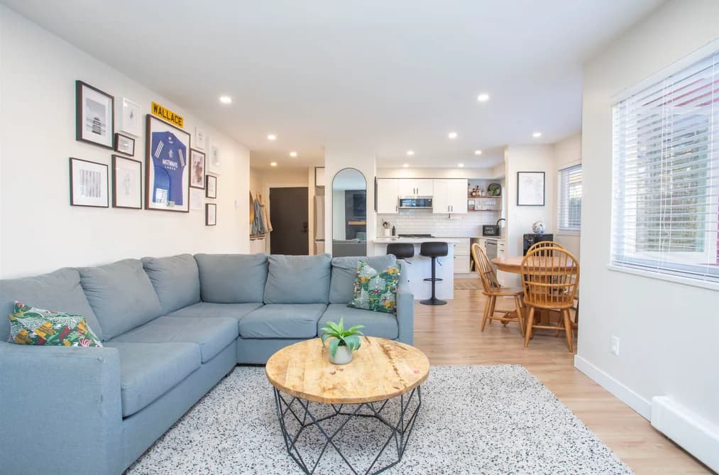 Condo for sale at 202 1381 Martin Street White Rock British Columbia - MLS: R3143714