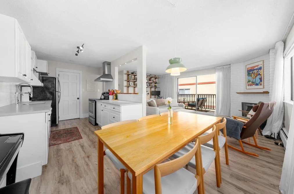 202 1610 CHESTERFIELD AVENUE, North Vancouver, BC — Residential for Sale - Photo 2