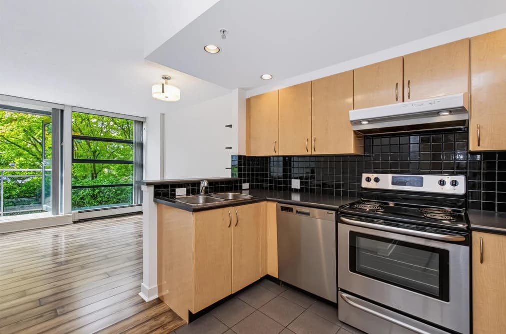 202 1688 ROBSON STREET, Vancouver, BC — Residential for Sale - Photo 2