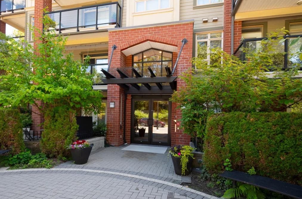 202 200 CAPILANO ROAD, Port Moody, BC — Residential for Sale - Photo 2