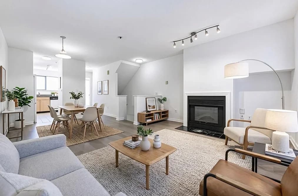 202 3683 WELLINGTON AVENUE, Vancouver, BC — Residential for Sale - Main Photo