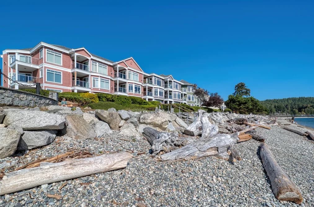 202 5470 INLET AVENUE, Sechelt, BC — Residential for Sale - Photo 2
