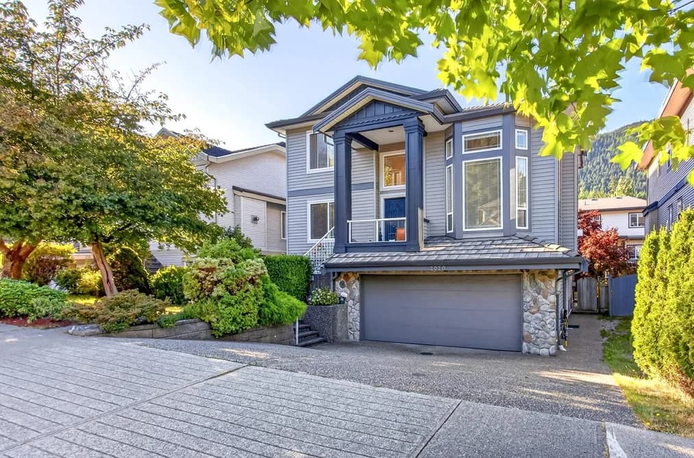 2020 PARKWAY BOULEVARD, Coquitlam, BC — Residential for Sale - Photo 2