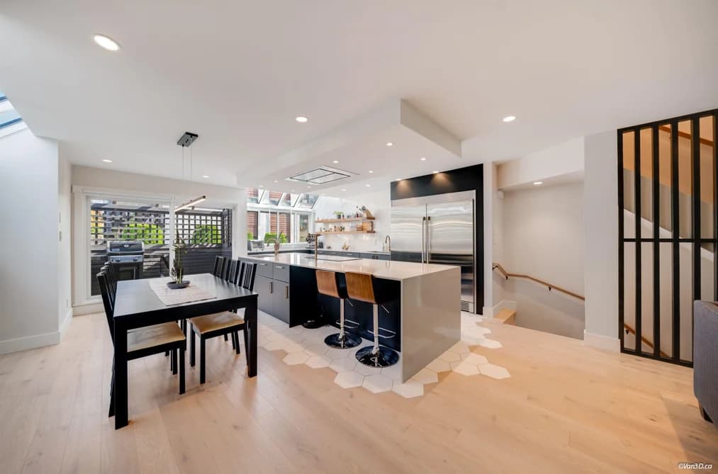 2022 CHESTERFIELD AVENUE, North Vancouver, BC — Residential for Sale - Photo 2