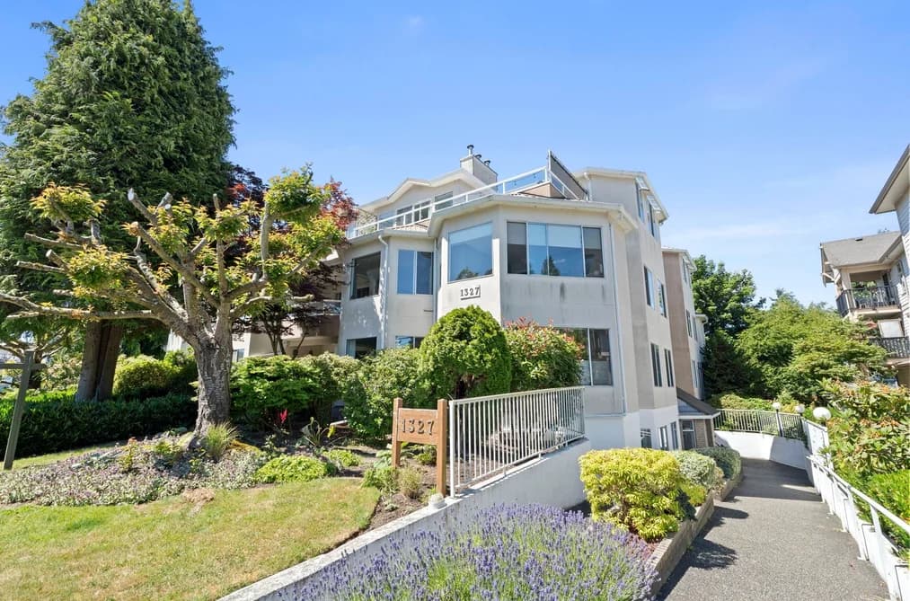 Condo for sale at 203 1327 Best Street White Rock British Columbia - MLS: R3139198