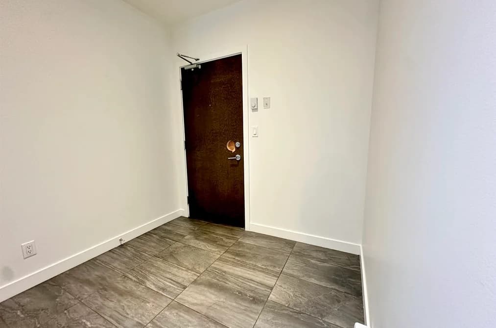 203 200 NELSON'S CRESCENT, New Westminster, BC — Residential for Sale - Photo 2