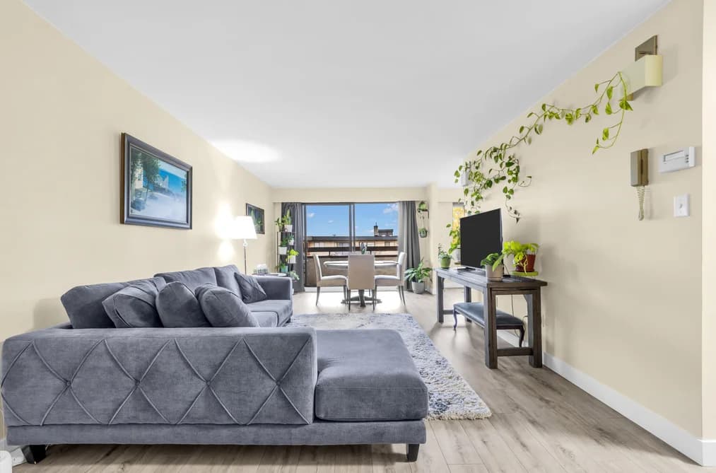 203 515 ELEVENTH STREET, New Westminster, BC — Residential for Sale - Main Photo