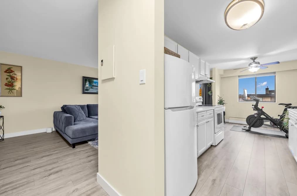203 515 ELEVENTH STREET, New Westminster, BC — Residential for Sale - Photo 2