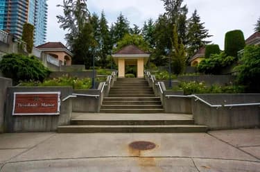 Condo for sale at 203 515 Whiting Way Coquitlam British Columbia - MLS: R3143572