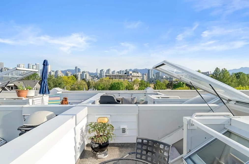 207-669 W 7th Avenue, Vancouver, BC - Townhouse for Sale - Main Photo 207-669 W 7th Avenue, Vancouver, BC - Townhouse for Sale - Main Photo