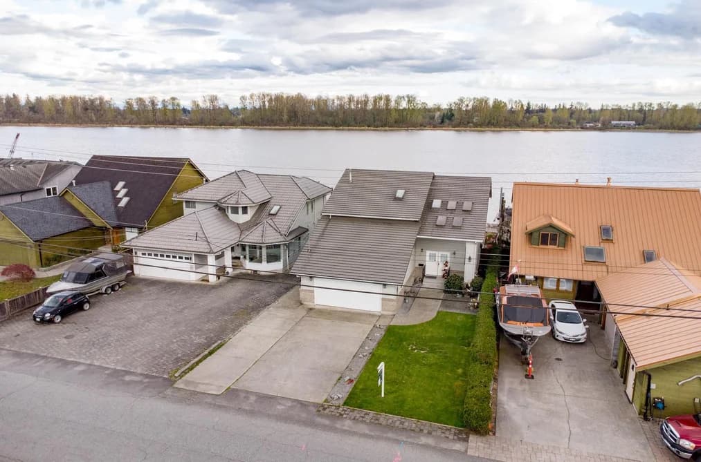 20346 WHARF STREET, Maple Ridge, BC — Residential for Sale - Photo 2