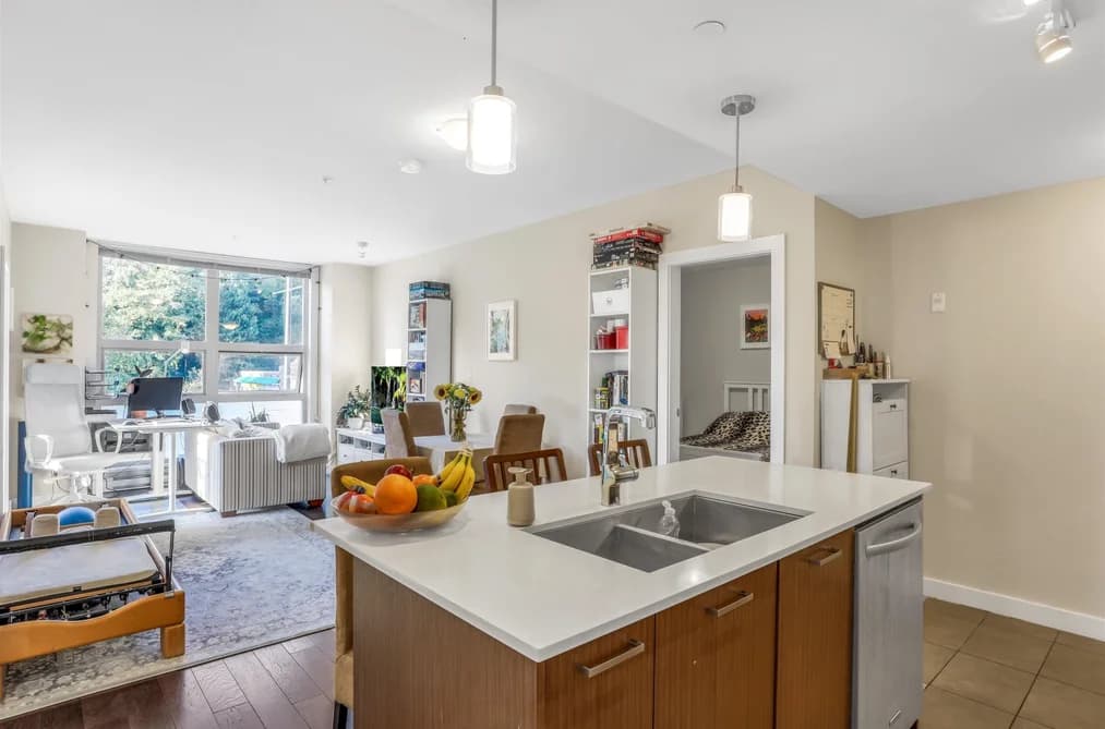 204 1177 MARINE DRIVE, North Vancouver, BC — Residential for Sale - Photo 2