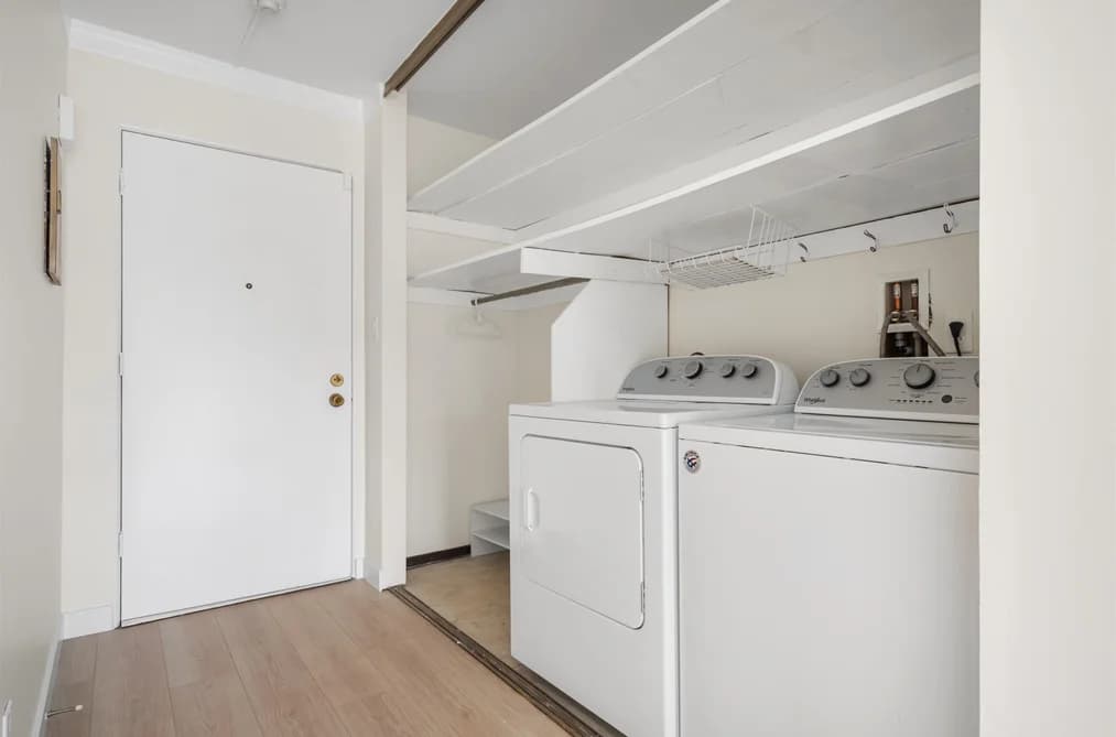 204 127 E 4TH STREET, North Vancouver, BC — Residential for Sale - Photo 2