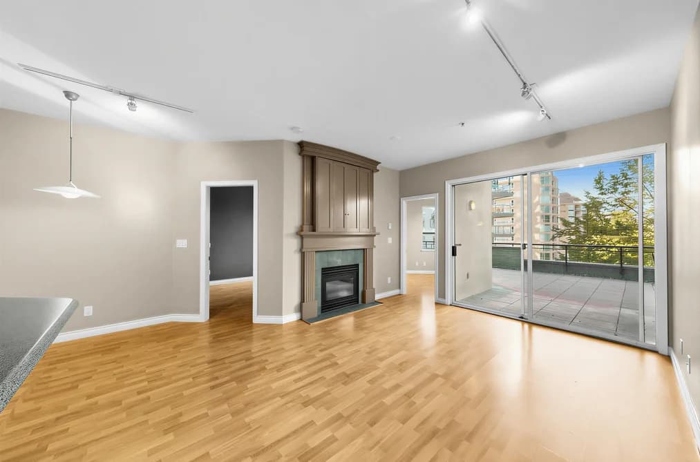 204 131 W 3RD STREET, North Vancouver, BC — Residential for Sale - Photo 2