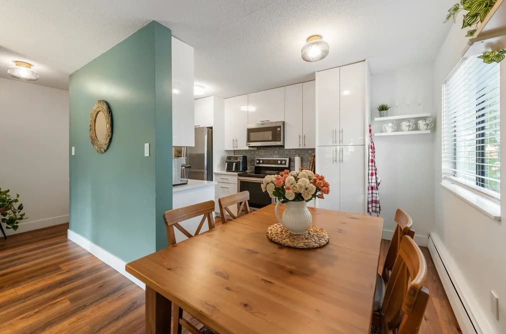 204 131 W 4TH STREET, North Vancouver, BC — Residential for Sale - Photo 2