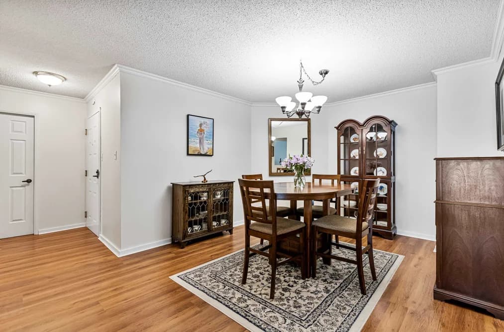 204 1458 BLACKWOOD STREET, White Rock, BC — Residential for Sale - Photo 2